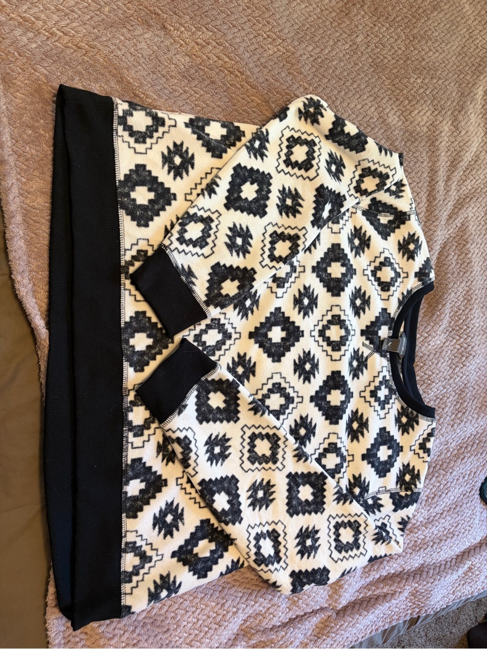 Eddie Bauer Black and White Geometric Crewneck Sweatshirt